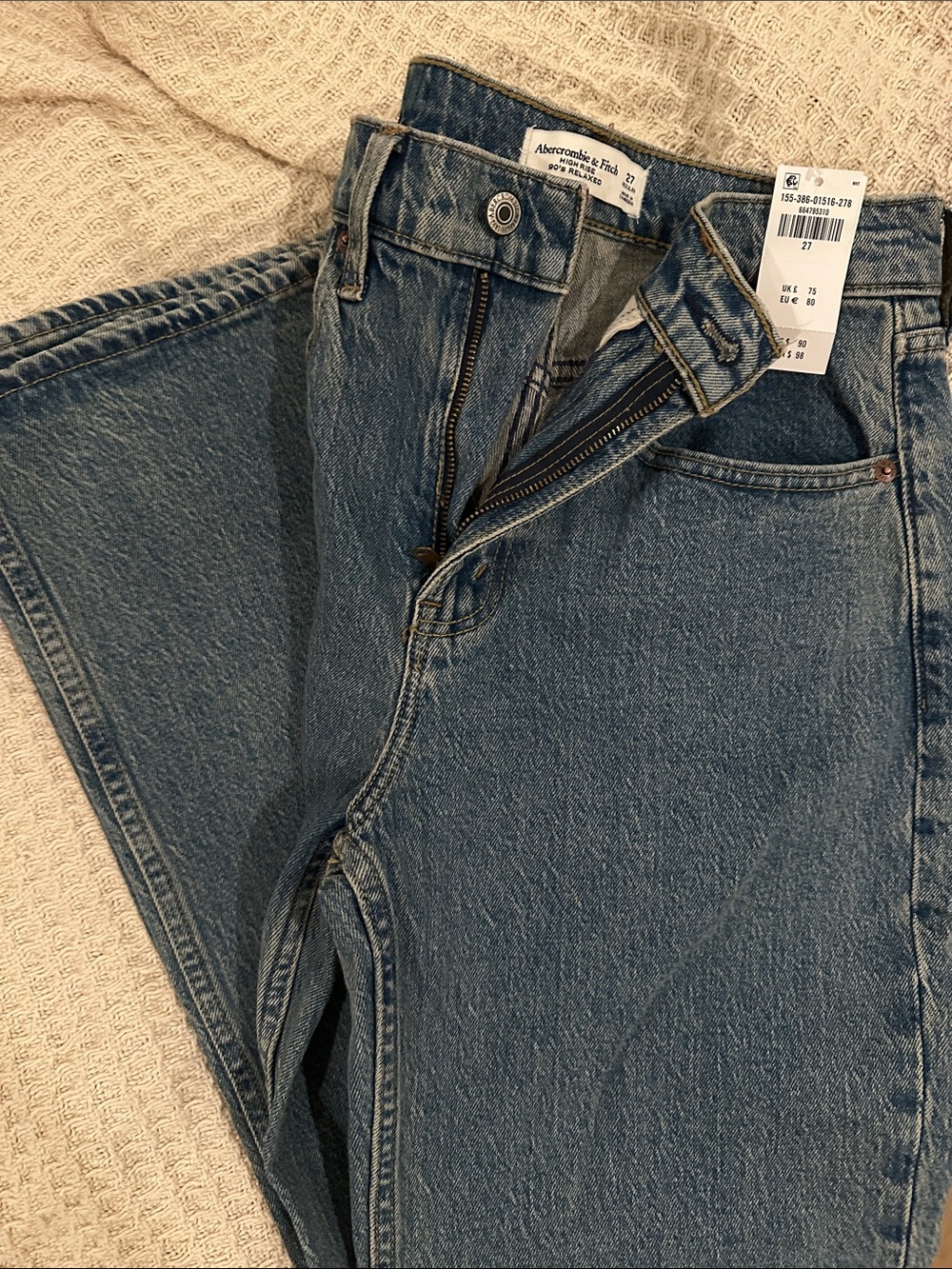 Abercrombie & Fitch high rise 90s relaxed. Size 27 NWT $28